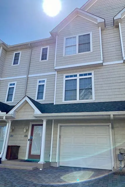 2 bed, 2.5 bath, 1612 sqft, $2,300 — Photo 4