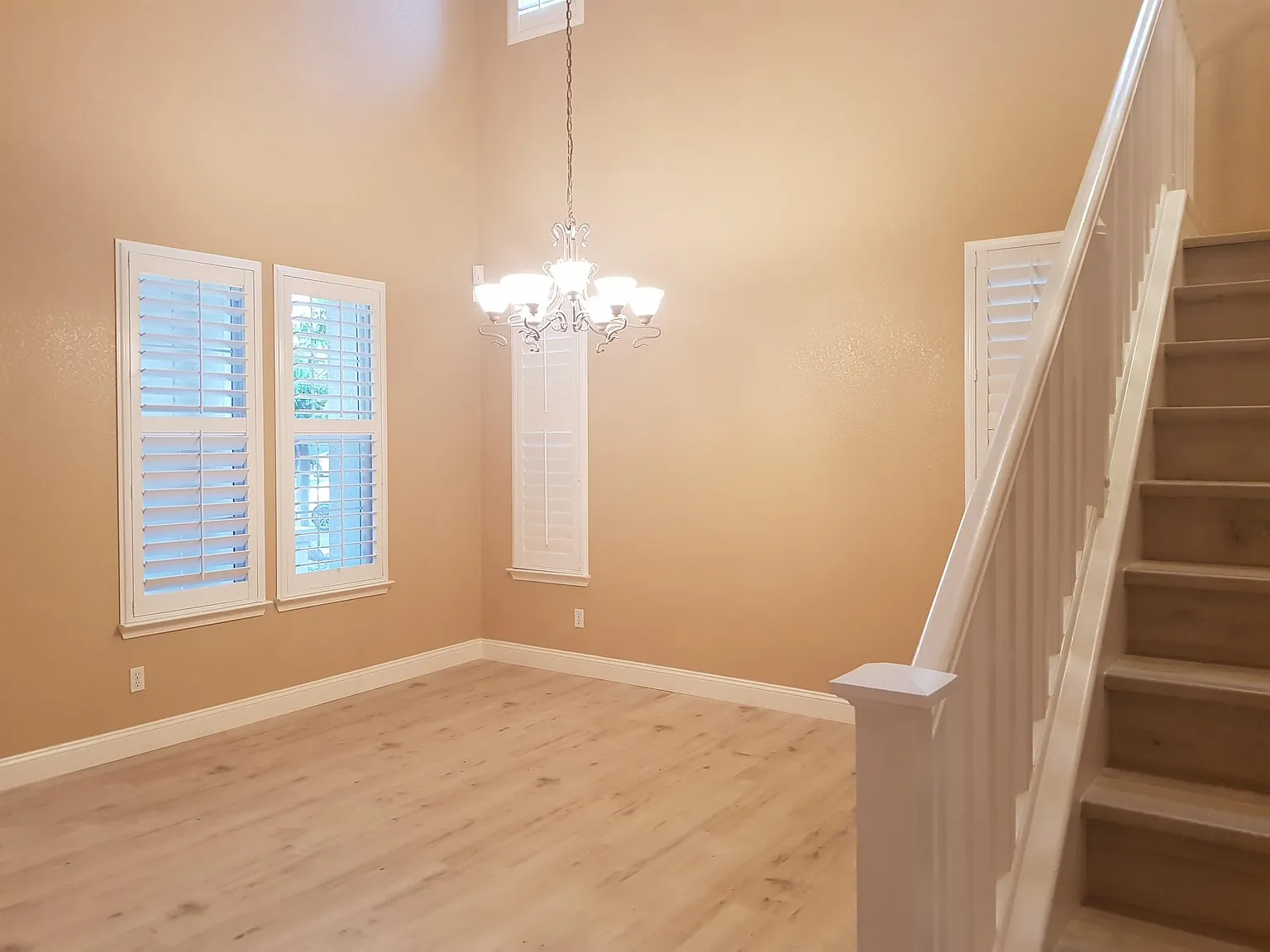 5 bed, 3047 sqft, $3,495 — Photo 3