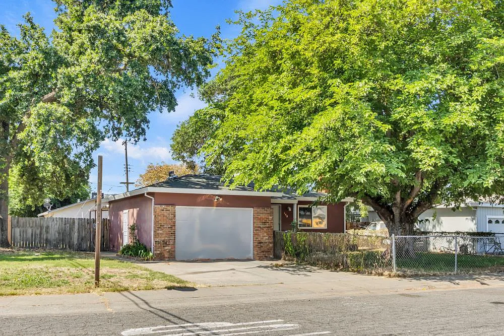 148 Withington Ave photo 1