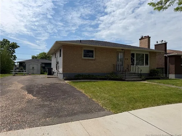 20 Danforth St, Moncton, NB E1C 3X7