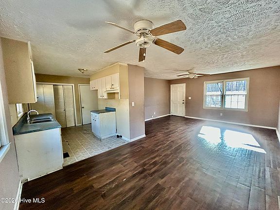 5th image of 906 Cypress Street