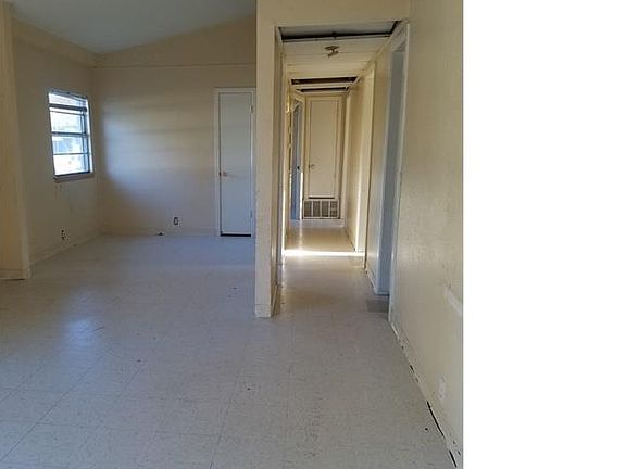 3rd image of 3710 Zenia Cir