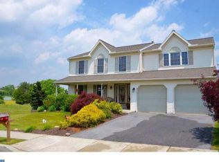 102 E Clearview Dr, Sinking Spring, PA 19608