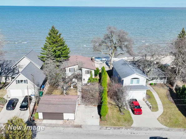389 Ricoma Beach Rd, Bay City, MI 48706