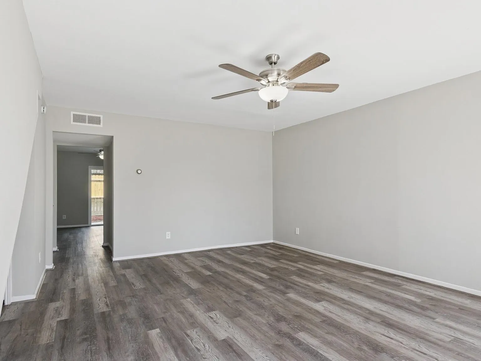 2 bed, 1.5 bath, 1520 sqft, $1,595 — Photo 3