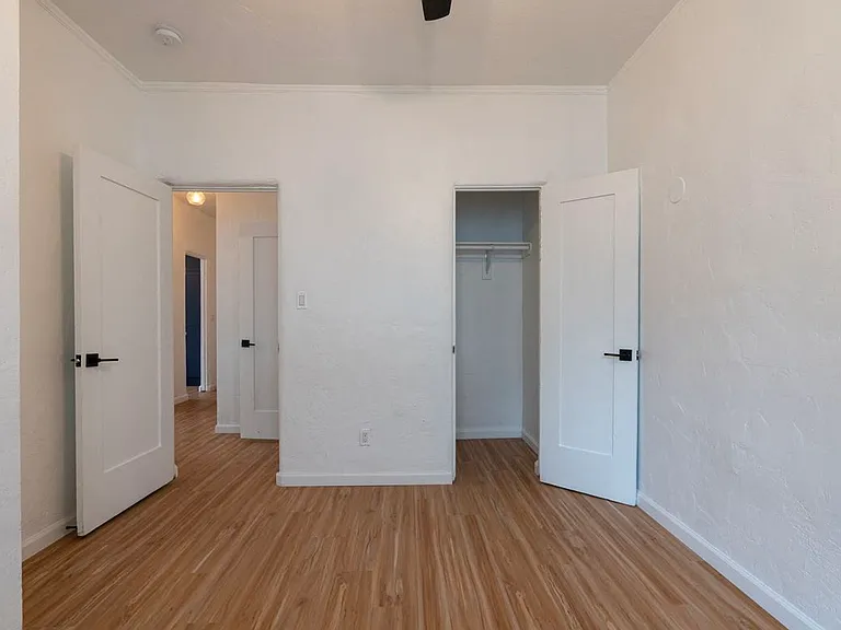 1665 N Sycamore Ave — Photo 32