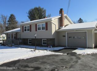 1 Roxbury Rd, Chatham, NY 12037