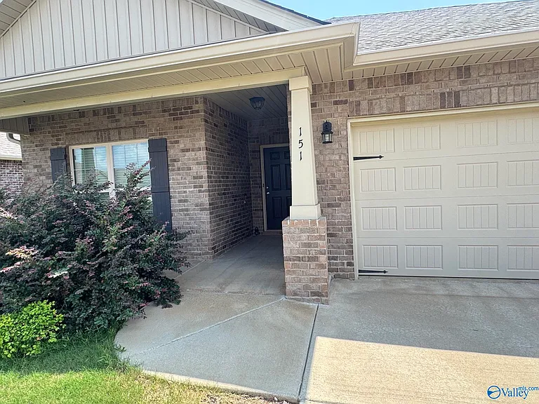 151 Williams Pointe Blvd — Photo 2