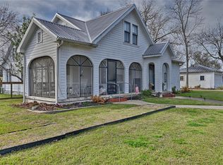 215 N Haupstrasse St, Carmine, TX 78932
