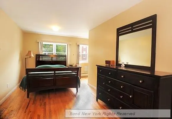 Sold by Bond New York | media 5