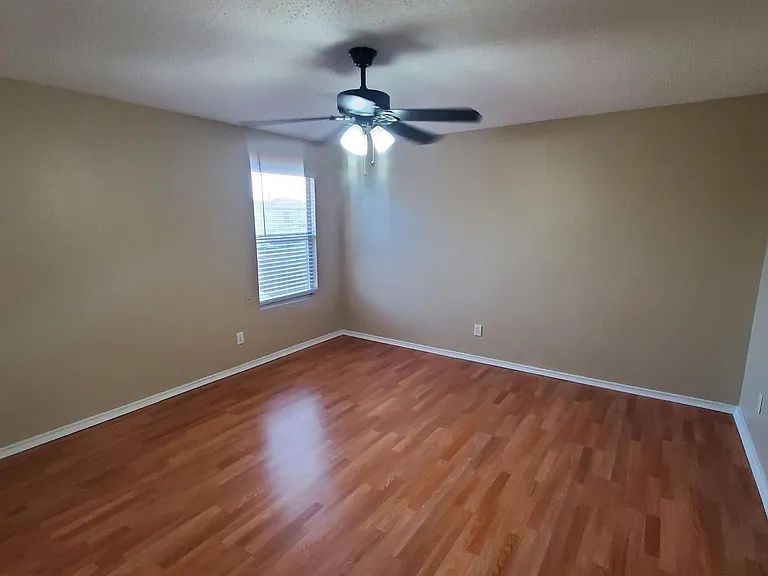 1400 Coral Reef Ln — Photo 5