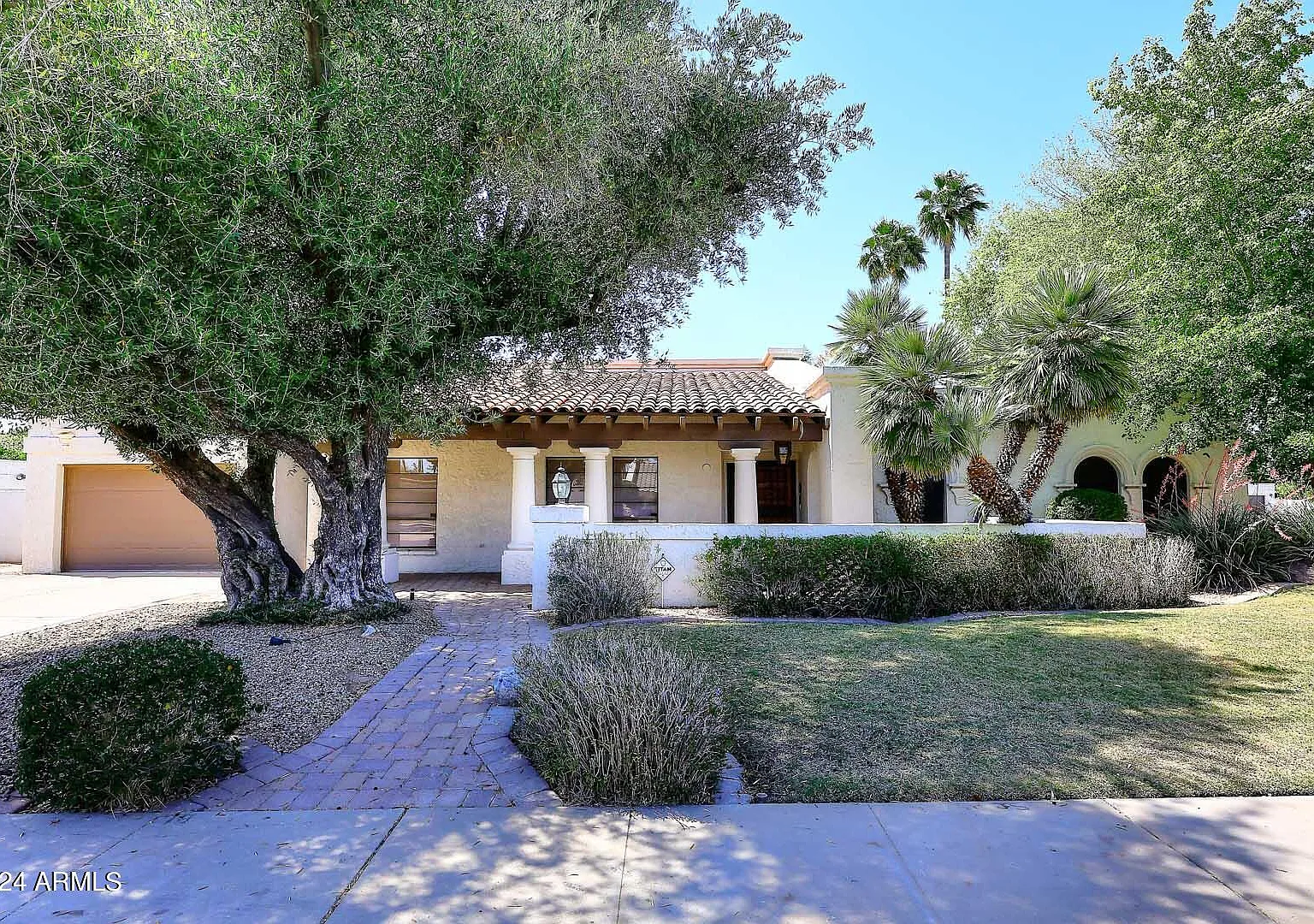 4 bed, 2.5 bath, 3108 sqft, $5,600 — Photo 1
