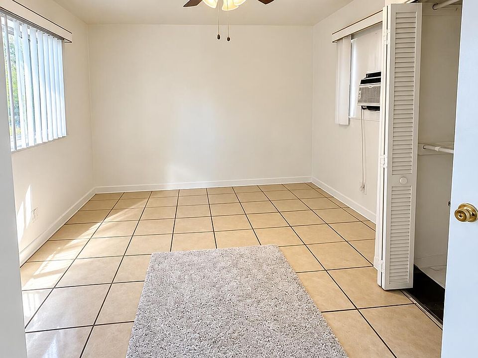 1st image of 724 W 3rd St