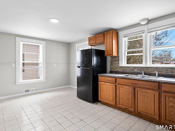 5th image of 68 Whiting Street