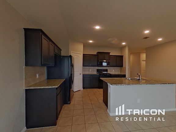 4th image of 108 Green Water Dr