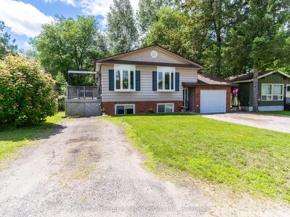8 Gouldie St, Huntsville, ON P1H 1M5