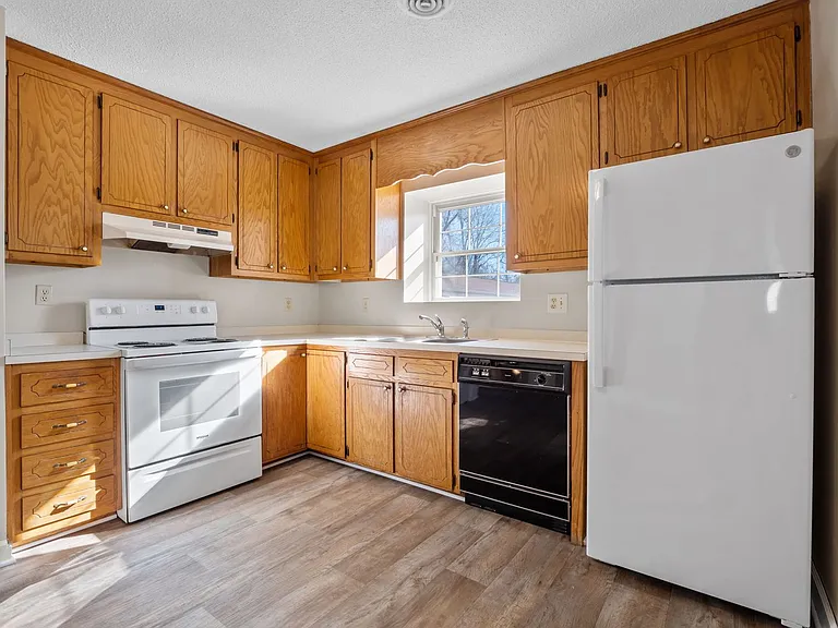 Silver Birch Apartments — Photo 19