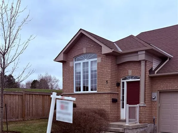 10 Davidson Blvd #1, Hamilton, ON L9H 7N9