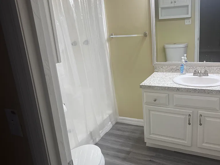 208 Sawyer St SW — Photo 3