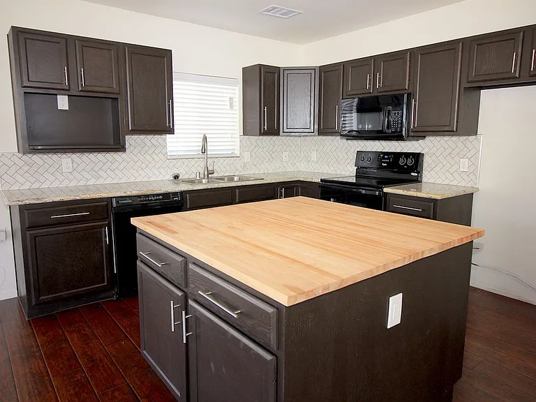 102 Copper St — Photo 38