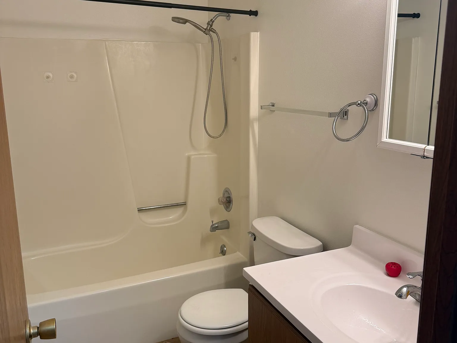 2 bed, 800 sqft, $950 — Photo 4
