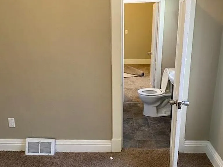 Jake and Jill bath between bedrooms on main floor