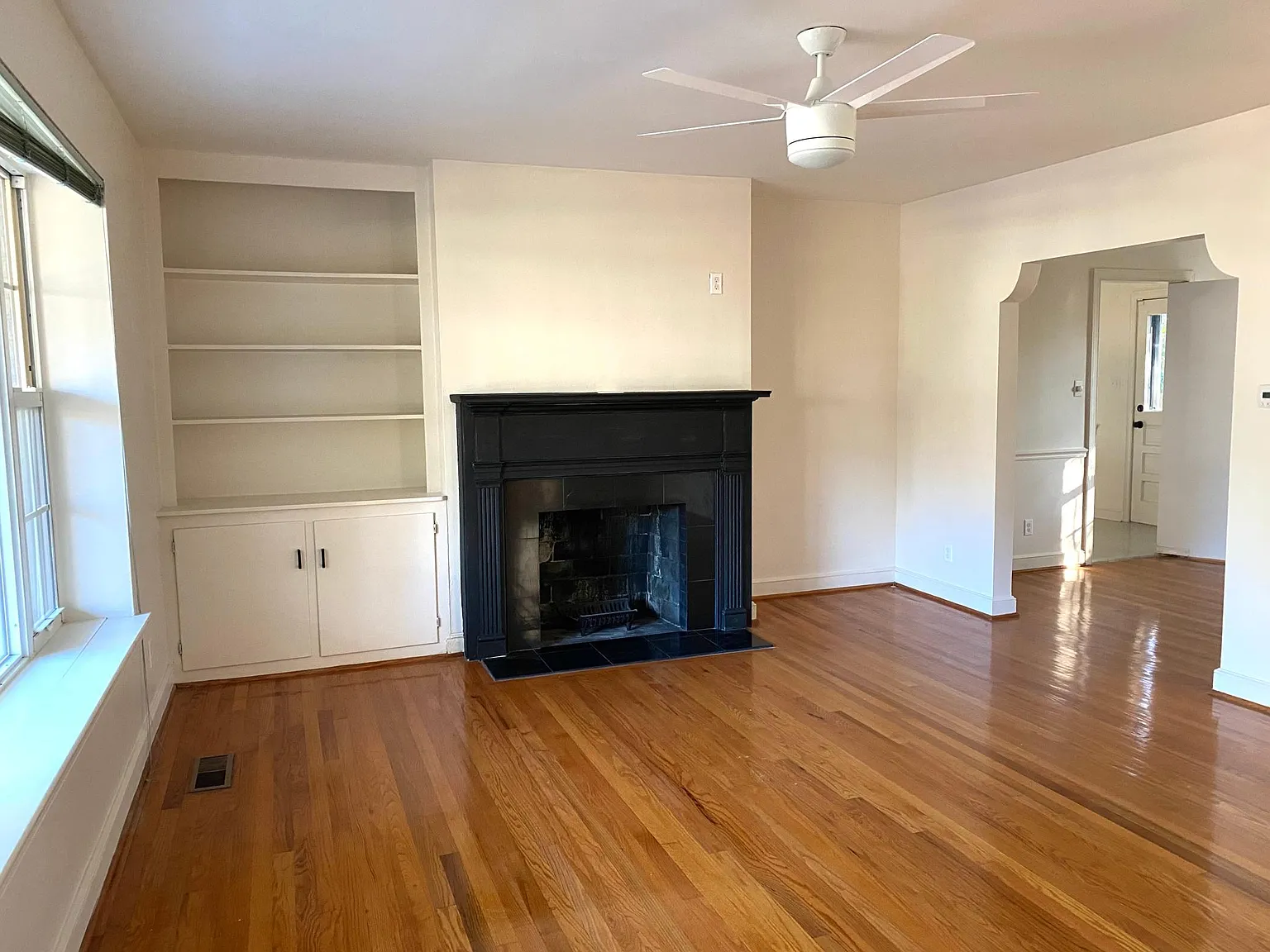 3 bed, 1382 sqft, $3,700 — Photo 4