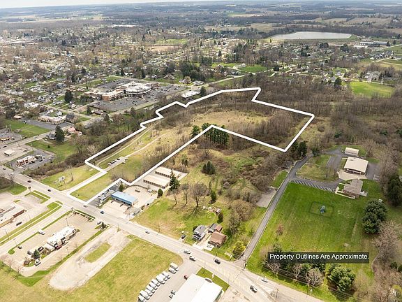 3rd image of 825 Harding Way W