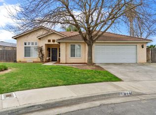 819 E Willow Cir, Hanford, CA 93230