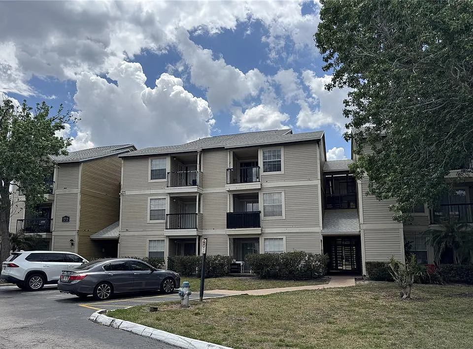 1916 Lake Atriums Cir #32