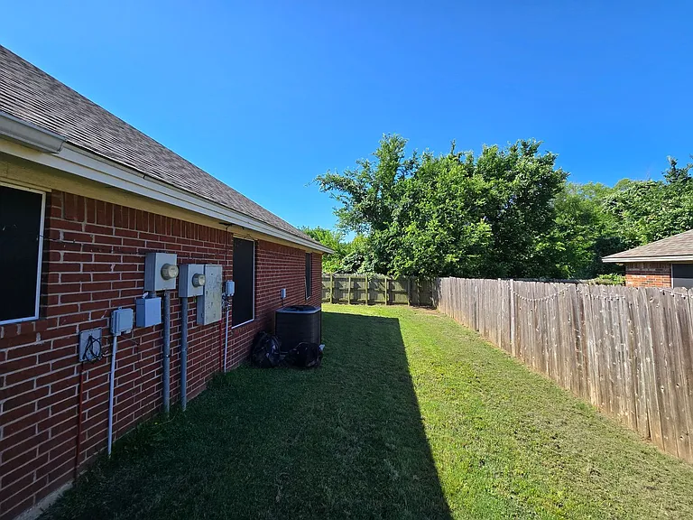 2820 Hard Rock Cir — Photo 11
