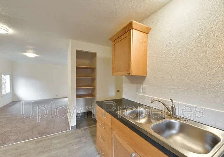 624 NW 22nd Ave #UPPER — Photo 4