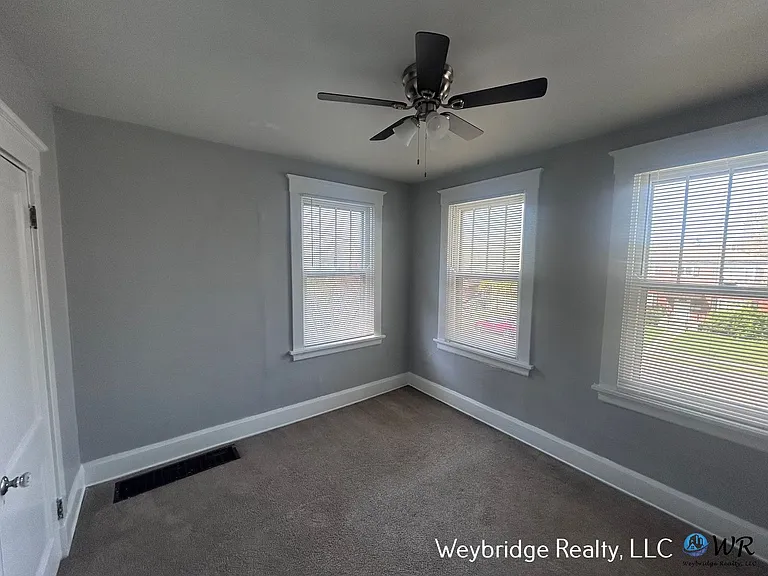 Academy 862 — Photo 28