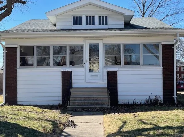 576 Leslie Ave, Wood River, IL 62095