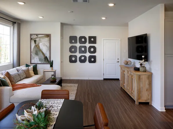 9827 Crossbay Loop #808, Jurupa Valley, CA 92509