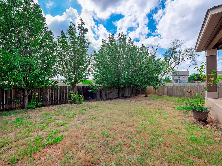 141 Clover Cv — Photo 38