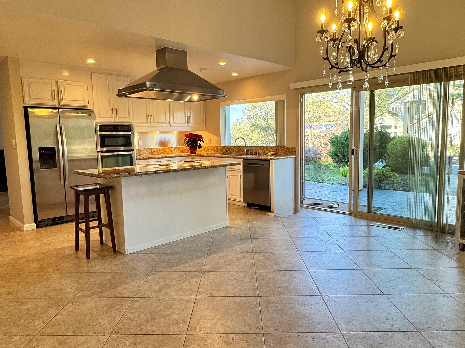 4 bed, 2231 sqft, $3,450 — Photo 4