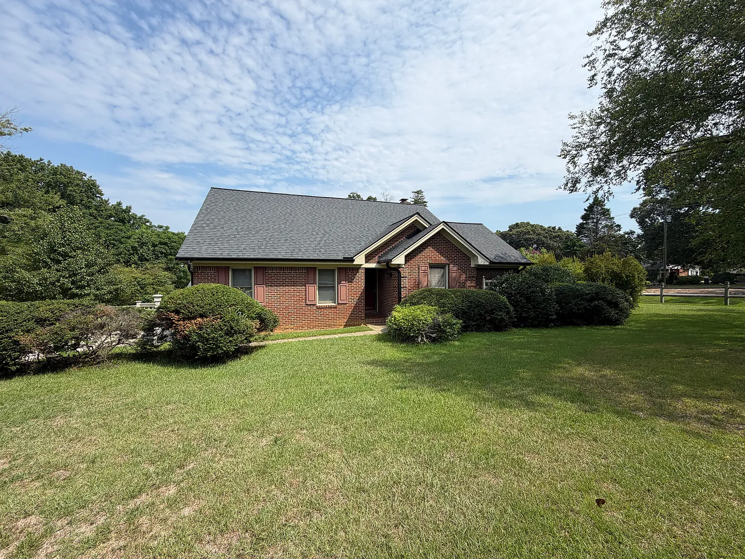 3 bed, 1556 sqft, $1,900 — Photo 1
