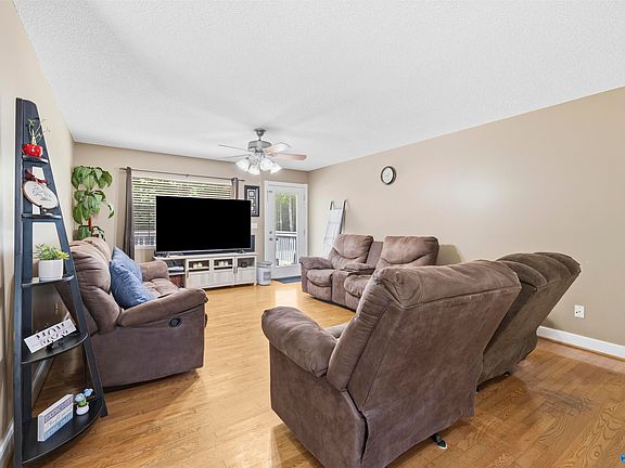 4th image of 434 55th St NE