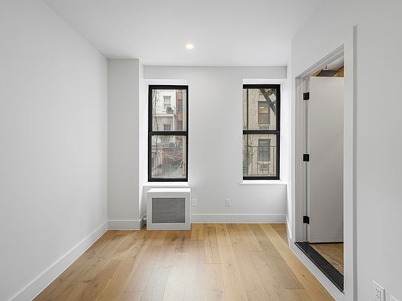 5th image of 190 Avenue Of The Americas APT 1RS
