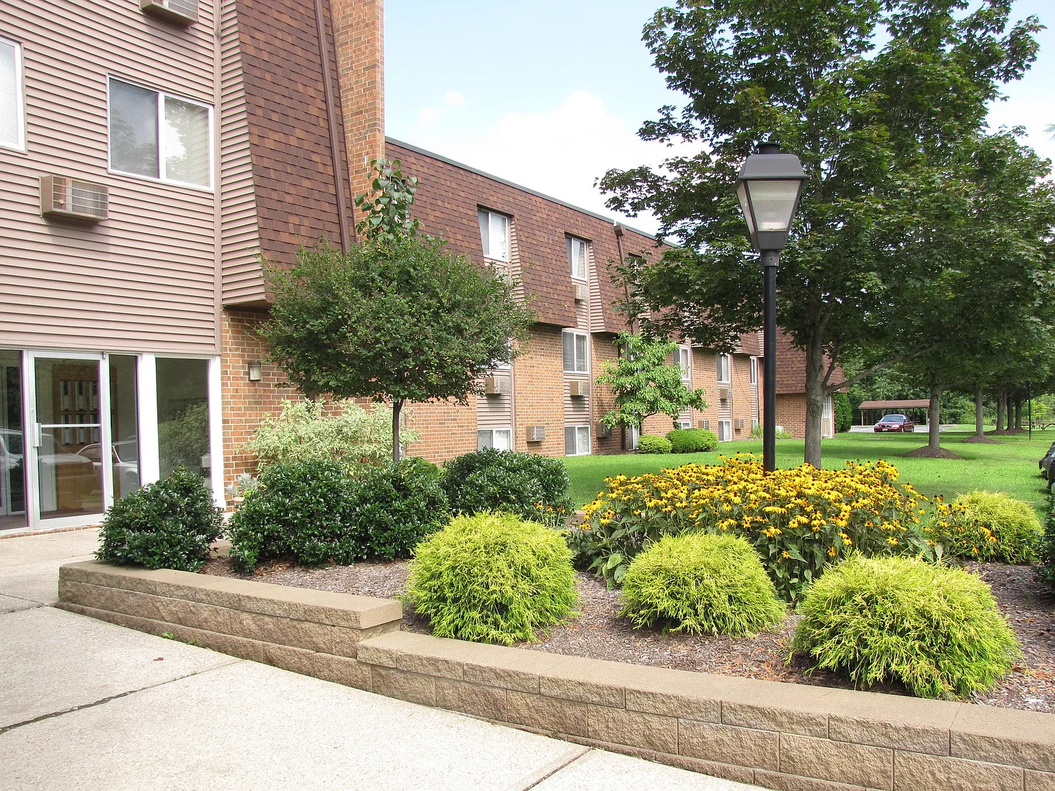 Kent Village Apartments — Photo 4