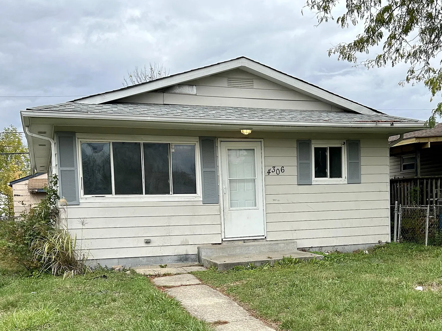 4306 Hoyt Ave — Photo 1