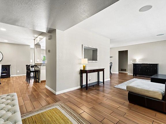 5th image of 8347 E Via De Sereno