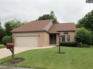 22 Oak Tree Ln SE, Warren, OH 44484