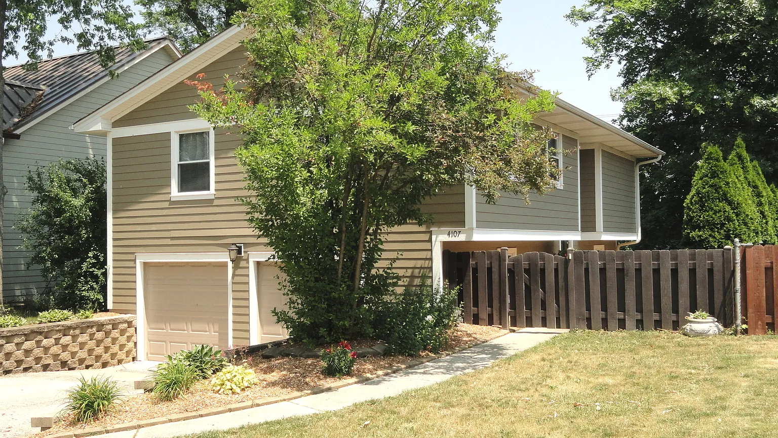 4107 N Lincoln St photo 1