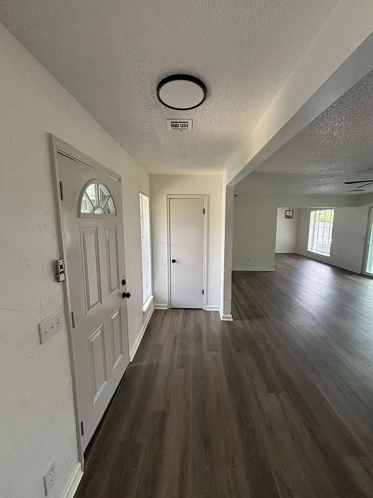 Building Photo - 509 SW 25th Pl