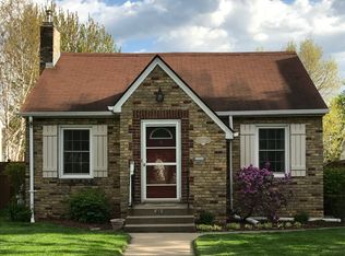 1136 Edgcumbe Rd, Saint Paul, MN 55105
