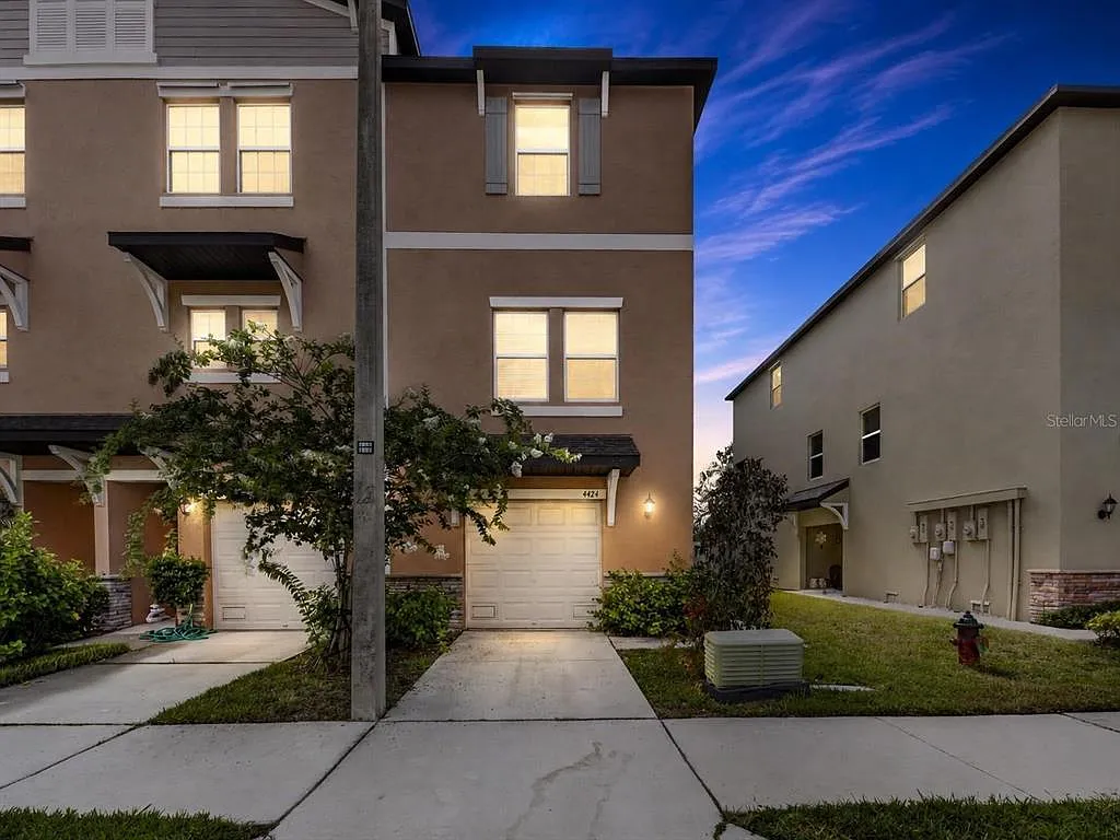 3 bed, 3.0 bath, 1864 sqft, $2,700 — Photo 1