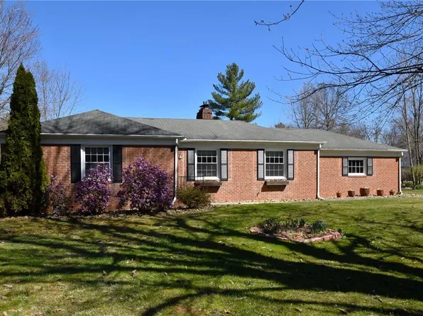 99 Fernwood Rd, Chagrin Falls, OH 44022