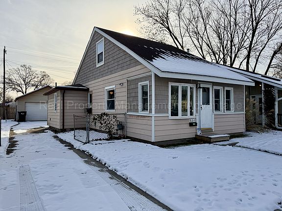 2nd image of 824 E Barrett Ave